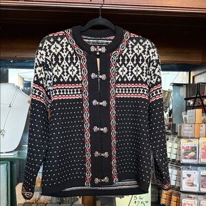 Nordic style knit sweater - possible wool blend.